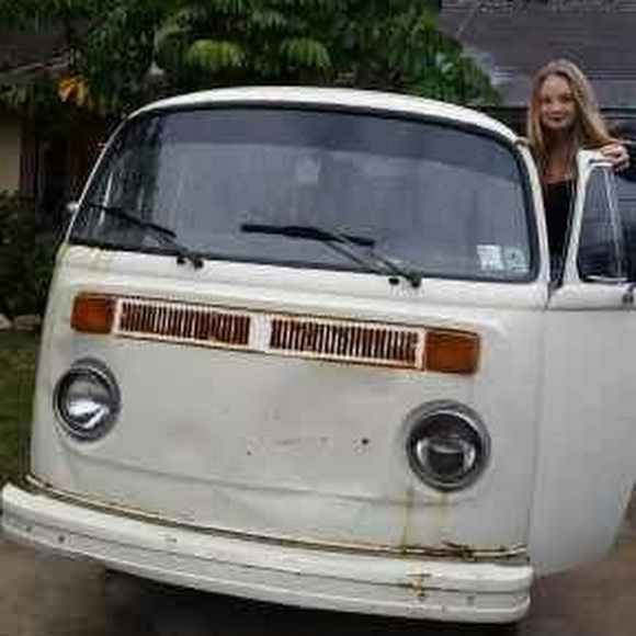 Meet your Posher, Sierra - Picture 1 of 1